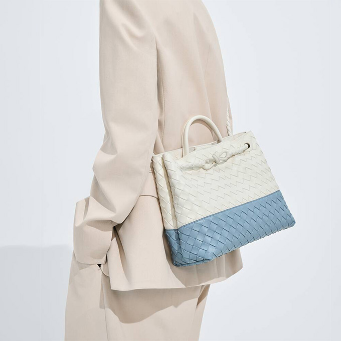 bottega veneta andiamo two tone woven tote bag #875488